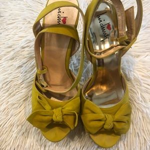 Yellow suede bow peep toe pumps